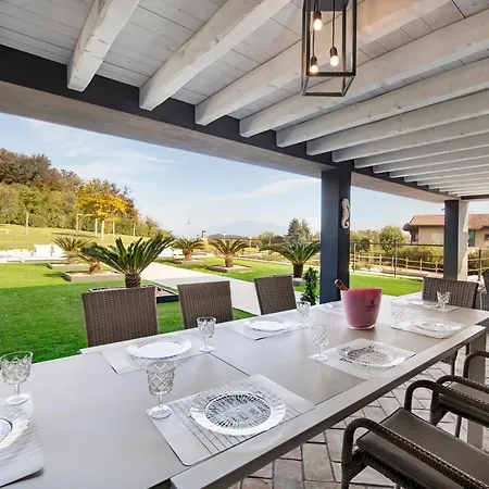 Black Villa Βίλα Lonato