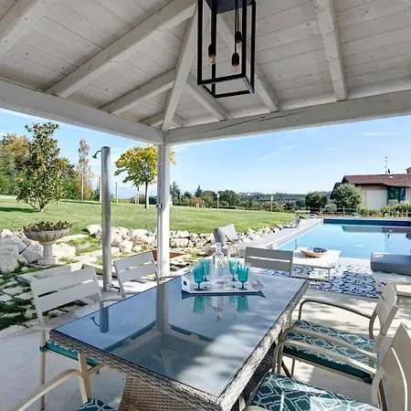 Black Villa *
