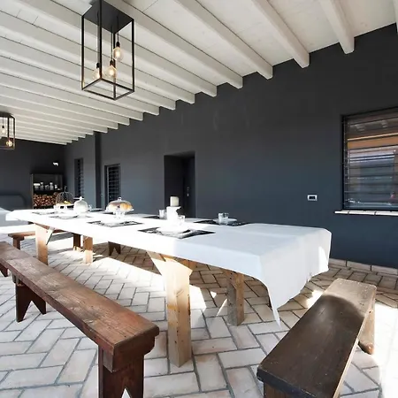 Black Villa * Lonato