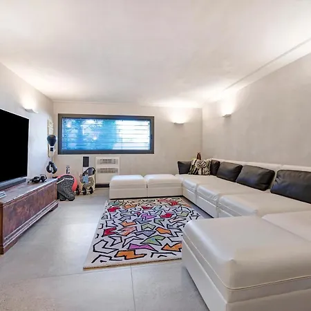 Βίλα Black Villa *
