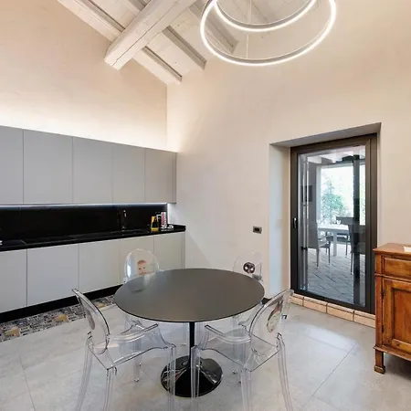 Βίλα Black Villa *