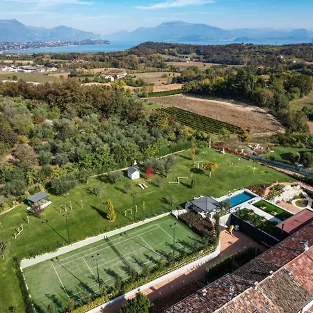 Black Villa Βίλα Lonato